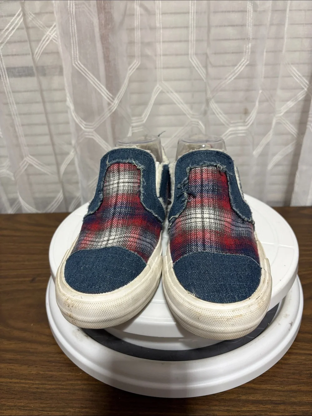 Gypsy Jazz ladies 8 Plaid Slip-On Sneakers in Red & Blue